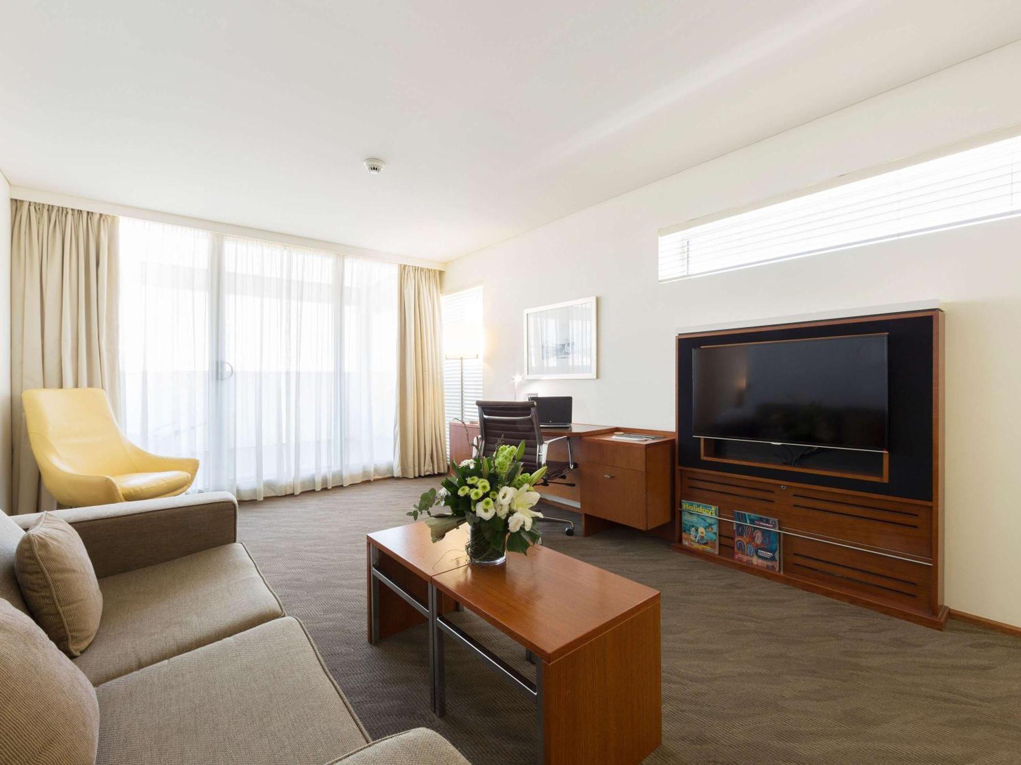 Novotel Canberra Eksteriør bilde